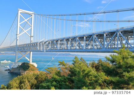 【徳島県】大鳴門橋と渦潮（鳴門の渦潮） 97335704