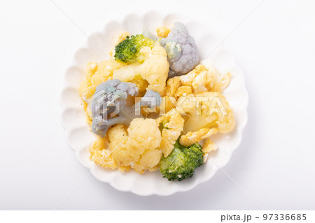 茹でたカリフラワーとブロッコリー 茹でたカリフラワーとブロッコリー 97336685