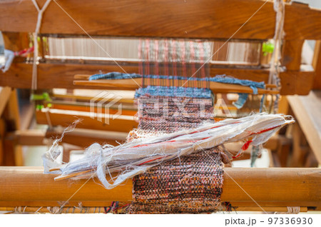 裂いた布と織り機 裂いた布と織り機 97336930
