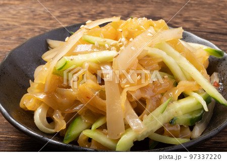 ザーサイとキュウリの中華クラゲ和え ザーサイとキュウリの中華クラゲ和え 97337220