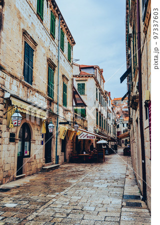 クロアチア　ドブロブニクの路地 97337603
