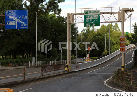 阪神高速道路13号東大阪線の森之宮入口 97337640