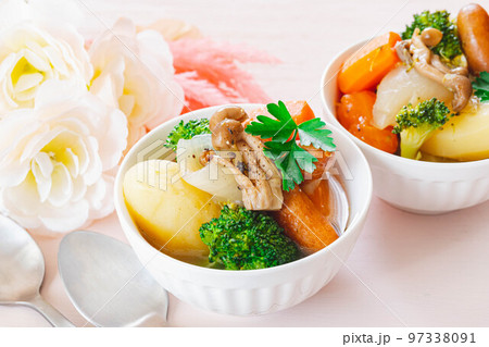 野菜たっぷりのポトフ 97338091