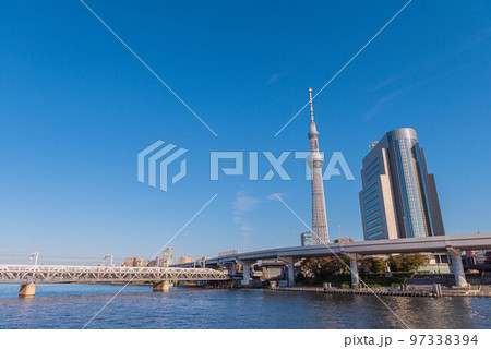 快晴の隅田川と東京スカイツリー 97338394
