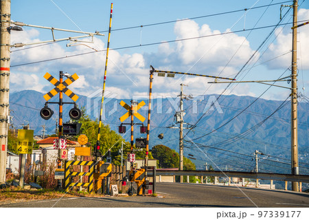 《長野県》飯田市風景　JR飯田線の踏み切り 97339177