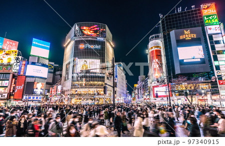 日本の東京都市景観 15万超全国・累計2682万1853人の驚愕。BQ.1.1感染爆発＝16日、渋谷 97340915