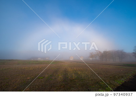 白虹（撮影：新潟県小千谷市・山本山高原おぢやクラインガルテンふれあいの里） 97340937