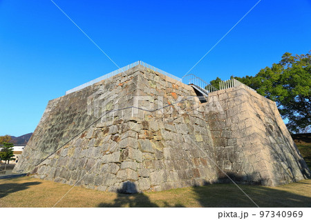 【兵庫県】晴天の赤穂城　天守台 97340969