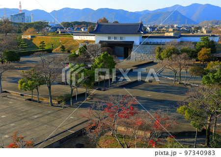 【兵庫県】晴天の赤穂城跡公園 本丸門 97340983