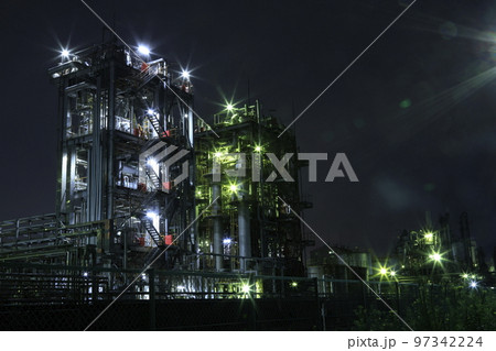 ライトアップされる川崎の工場夜景 ライトアップされる川崎の工場夜景 97342224