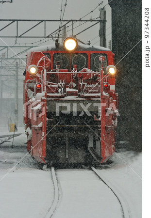 羽越本線　新津　JR東日本　DD14-317＋DE10-1680（長岡）　特雪 97344208