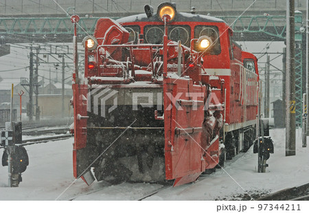 羽越本線　新津　JR東日本　DD14-317＋DE10-1680（長岡）　特雪 97344211