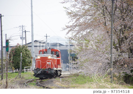 左沢線 羽前高松駅 桜と単機DE10 1649 左沢線 羽前高松駅 桜と単機DE10 1649 97354518