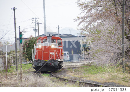 左沢線 羽前高松駅 桜と単機DE10 1649 左沢線 羽前高松駅 桜と単機DE10 1649 97354523
