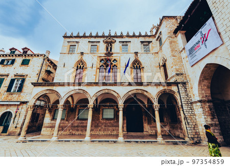 クロアチア　ドブロブニク　スポンザ宮殿 97354859