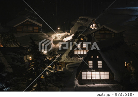 冬の白川郷 五箇山の夕景 冬の白川郷 五箇山の夕景 97355187