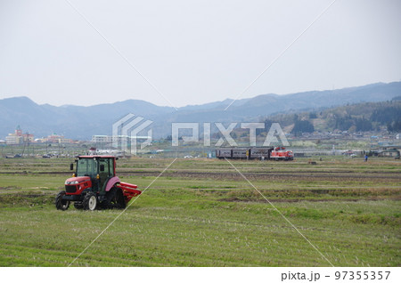 左沢線 羽前金沢付近 トラクターと客車列車 左沢線 羽前金沢付近 トラクターと客車列車 97355357