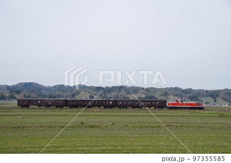 左沢線 羽前金沢付近サイド 旧型客車列車 左沢線 羽前金沢付近サイド 旧型客車列車 97355585