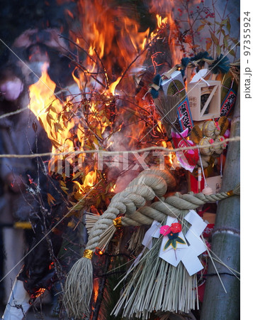 左義長祭り 97355924