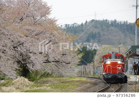 左沢線 羽前高松駅 桜と単機DE10 1651 左沢線 羽前高松駅 桜と単機DE10 1651 97356286