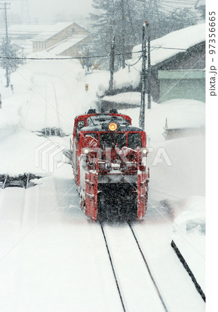 米坂線　小国　JR東日本　DD14-317＋DE10-1680（長岡）　特雪 97356665