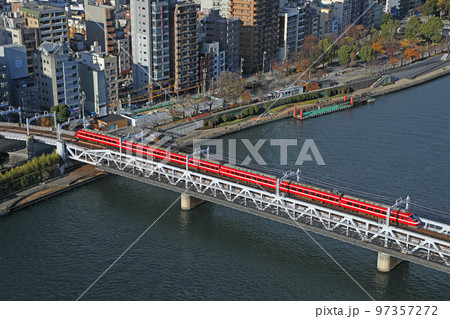 隅田川橋梁を渡る列車 隅田川橋梁を渡る列車 97357272