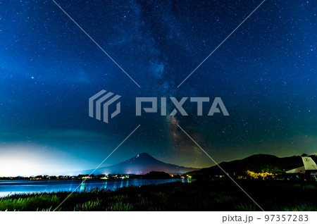 山梨県　富士山の星景　～河口湖大石公園～ 97357283