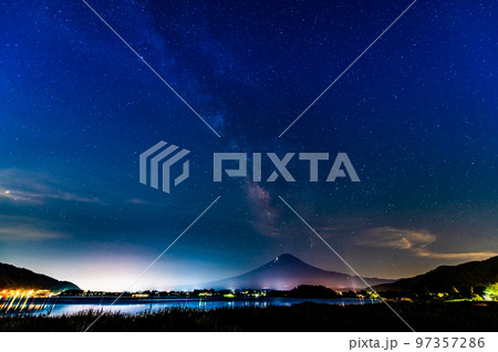 山梨県　富士山の星景　～河口湖大石公園～ 97357286