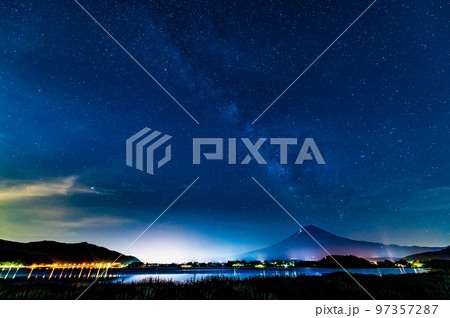 山梨県　富士山の星景　～河口湖大石公園～ 97357287