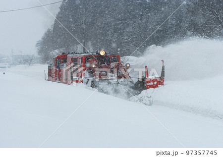 米坂線　小国ー羽前松岡　JR東日本　DD14-317＋DE10-1680（長岡）　特雪 97357745