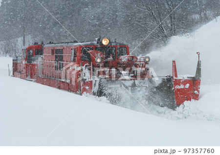 米坂線　小国ー羽前松岡　JR東日本　DD14-317＋DE10-1680（長岡）　特雪 97357760