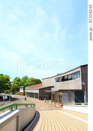 新城市、新城図書館の風景 97359240