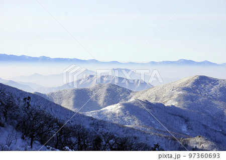 雪山 尾根 冬の山 97360693