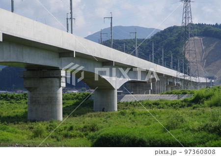 北陸新幹線 延伸工事　日野川橋りょう　越前市中平吹町　2022年7月 97360808