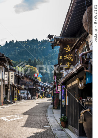 《岐阜県》秋の恵那市岩村町 紅葉の城下町 《岐阜県》秋の恵那市岩村町 紅葉の城下町 97362181