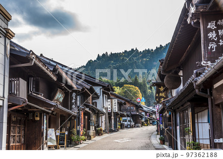 《岐阜県》秋の恵那市岩村町　紅葉の城下町 97362188