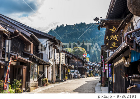 《岐阜県》秋の恵那市岩村町　紅葉の城下町 97362191