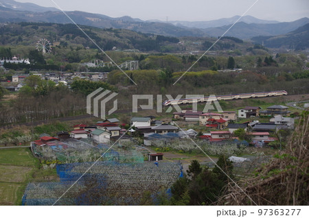 山形新幹線 茂吉記念館前付近 つばさ号E3系2000番台 97363277