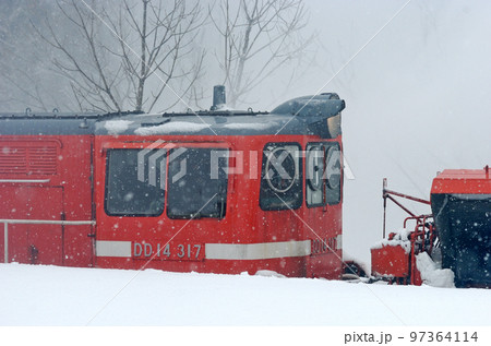 米坂線　羽前松岡ー伊佐領　JR東日本　DD14-317＋DE10-1680（長岡）　特雪 97364114