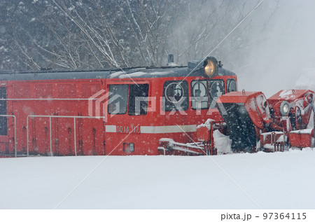 米坂線　羽前松岡ー伊佐領　JR東日本　DD14-317＋DE10-1680（長岡）　特雪 97364115