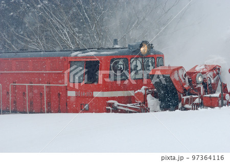 米坂線　羽前松岡ー伊佐領　JR東日本　DD14-317＋DE10-1680（長岡）　特雪 97364116