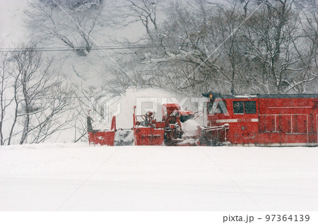 米坂線　羽前松岡ー伊佐領　JR東日本　DD14-317＋DE10-1680（長岡）　特雪 97364139