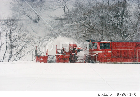 米坂線　羽前松岡ー伊佐領　JR東日本　DD14-317＋DE10-1680（長岡）　特雪 97364140