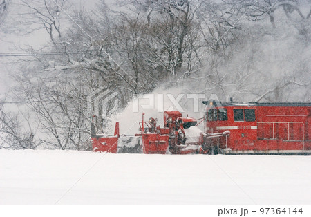 米坂線　羽前松岡ー伊佐領　JR東日本　DD14-317＋DE10-1680（長岡）　特雪 97364144