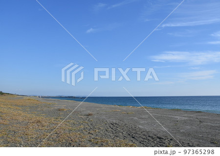 平塚海岸　秋の袖ヶ浜 97365298