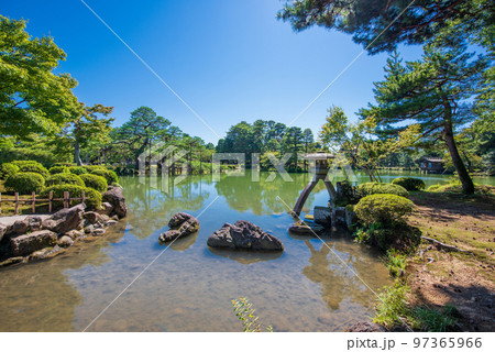 金沢市 兼六園 石灯籠 金沢市 兼六園 石灯籠 97365966