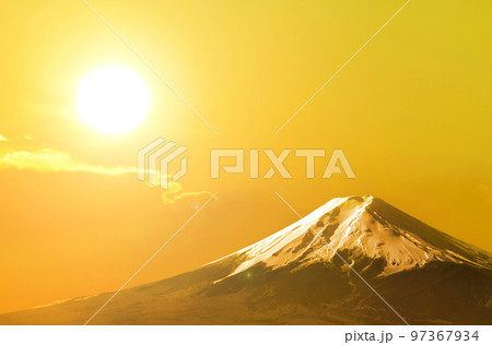 【イメージ画像】富士山と朝日・初日の出・朝焼け・日本の美しい夜明け風景 97367934