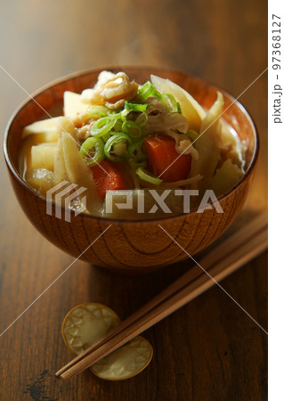 熱々の豚汁 熱々の豚汁 97368127