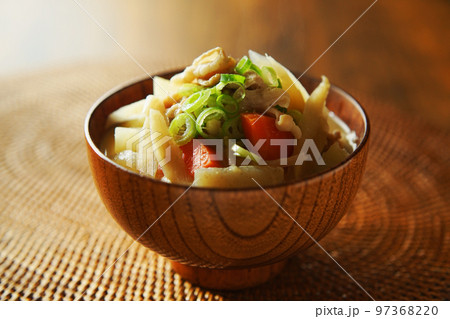 熱々の豚汁 熱々の豚汁 97368220