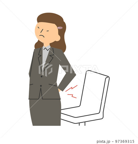 椅子から立ち上がって腰を伸ばす茶髪の女性 97369315